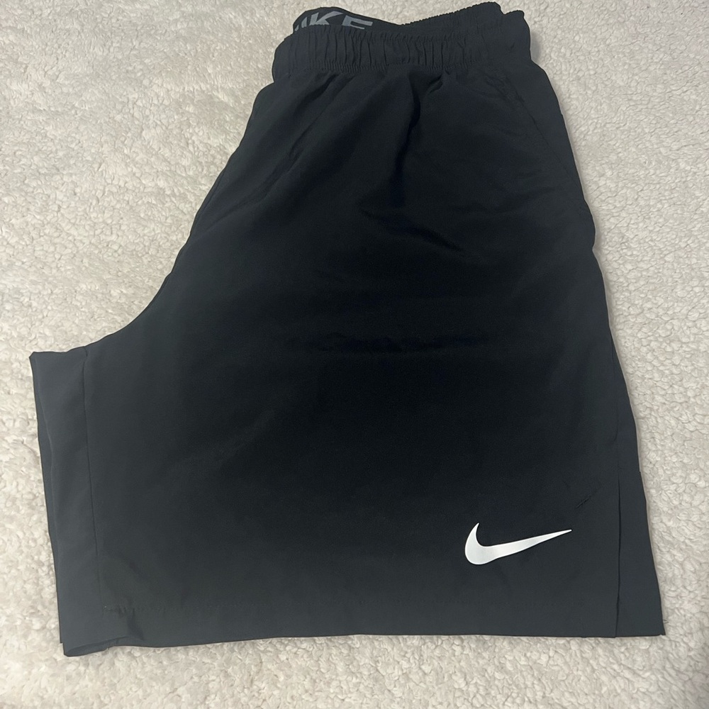 Nike Mens size XXL Black Athletic Shorts